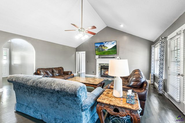 370 Twin Lakes Drive, Gray, GA 31032