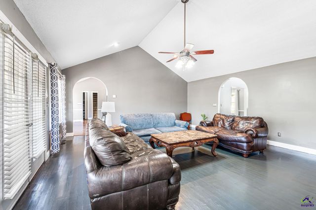 370 Twin Lakes Drive, Gray, GA 31032