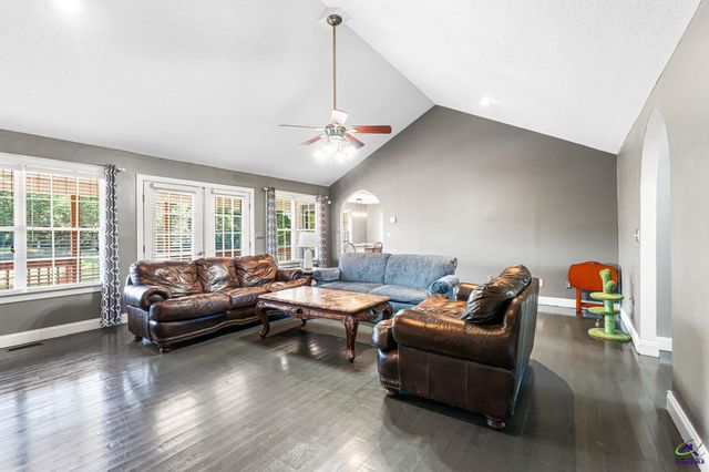370 Twin Lakes Drive, Gray, GA 31032