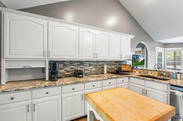 370 Twin Lakes Drive, Gray, GA 31032