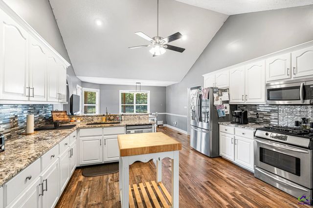 370 Twin Lakes Drive, Gray, GA 31032