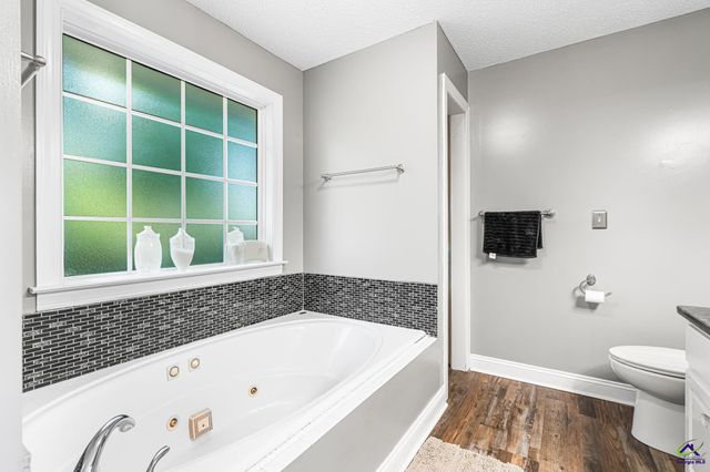 370 Twin Lakes Drive, Gray, GA 31032