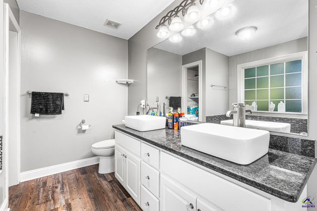 370 Twin Lakes Drive, Gray, GA 31032
