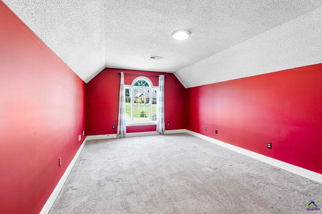 370 Twin Lakes Drive, Gray, GA 31032