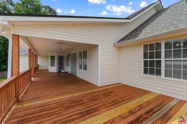 370 Twin Lakes Drive, Gray, GA 31032