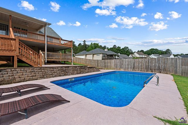 370 Twin Lakes Drive, Gray, GA 31032