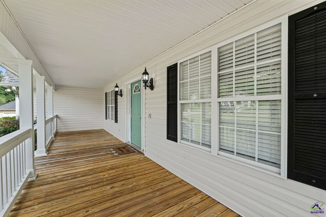 370 Twin Lakes Drive, Gray, GA 31032
