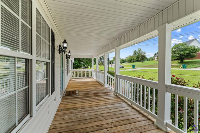 370 Twin Lakes Drive, Gray, GA 31032