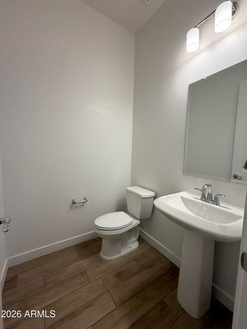 835 E HOPI Trail, Phoenix, AZ 85042
