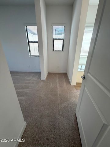 835 E HOPI Trail, Phoenix, AZ 85042