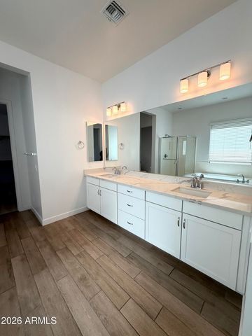 835 E HOPI Trail, Phoenix, AZ 85042