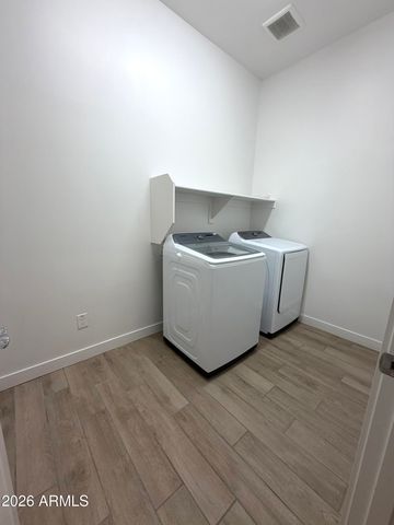 835 E HOPI Trail, Phoenix, AZ 85042