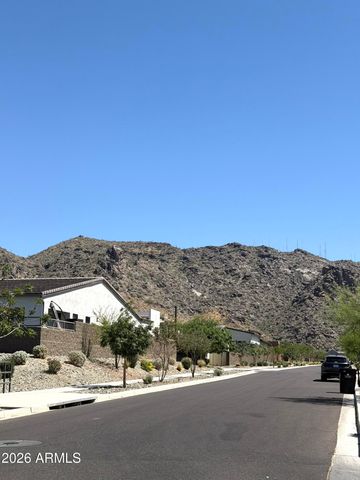 835 E HOPI Trail, Phoenix, AZ 85042