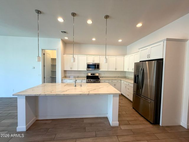 835 E HOPI Trail, Phoenix, AZ 85042