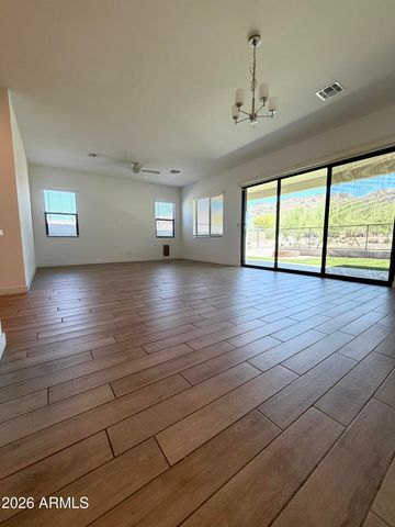 835 E HOPI Trail, Phoenix, AZ 85042