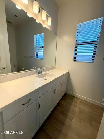 835 E HOPI Trail, Phoenix, AZ 85042