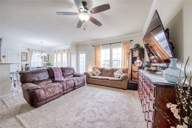 604 Edison Dr, Marshall, PA 15090