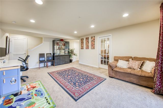 604 Edison Dr, Marshall, PA 15090