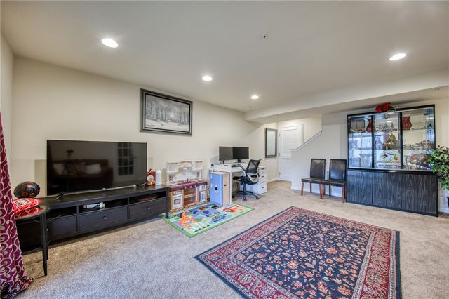 604 Edison Dr, Marshall, PA 15090