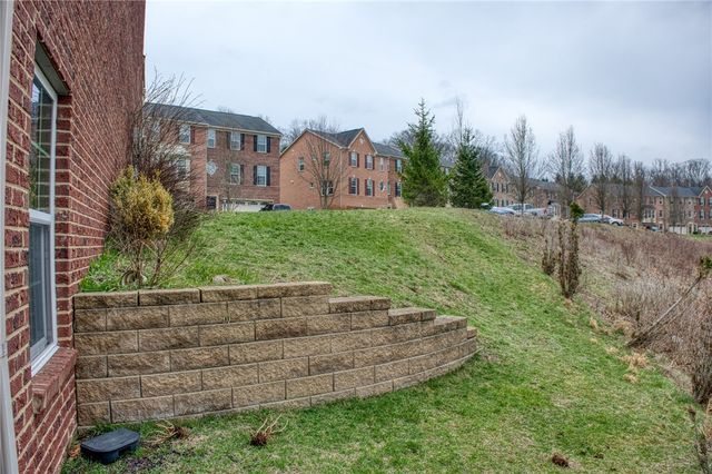 604 Edison Dr, Marshall, PA 15090