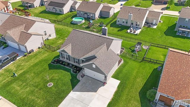 79 Stone Bridge Drive, Moscow Mills, MO 63362