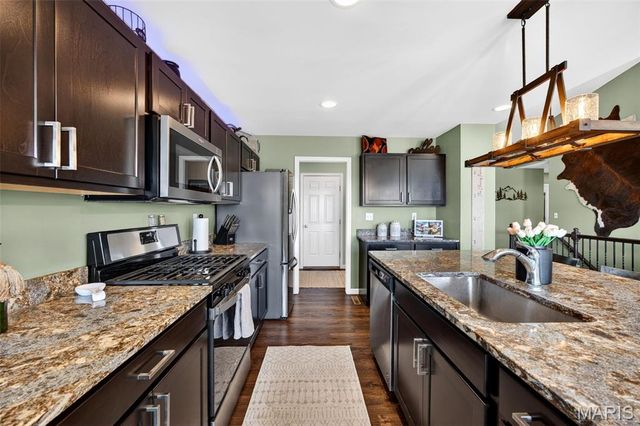 79 Stone Bridge Drive, Moscow Mills, MO 63362