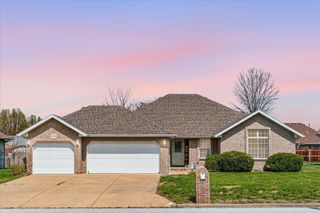 3957 W Greenwood Street, Springfield, MO 65807