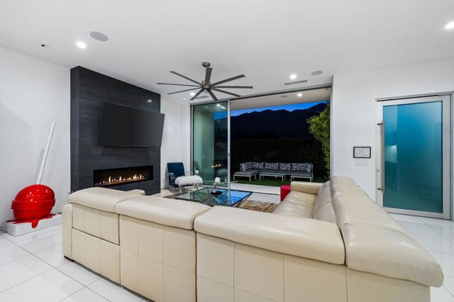 1940 S Barona Road, Palm Springs, CA 92264