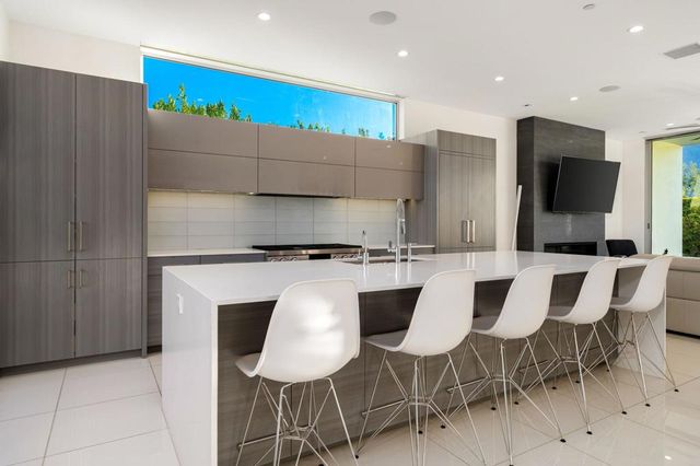 1940 S Barona Road, Palm Springs, CA 92264