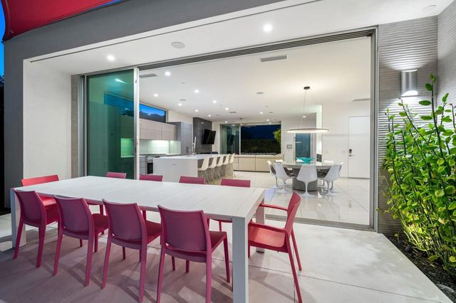 1940 S Barona Road, Palm Springs, CA 92264