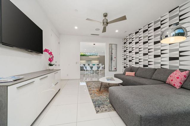 1940 S Barona Road, Palm Springs, CA 92264