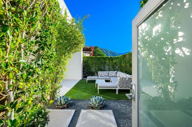 1940 S Barona Road, Palm Springs, CA 92264