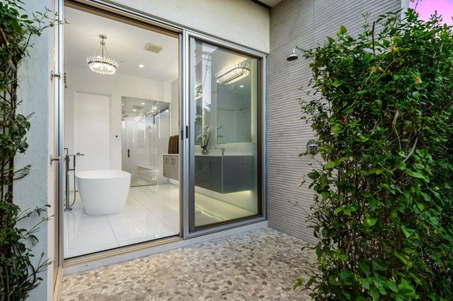 1940 S Barona Road, Palm Springs, CA 92264