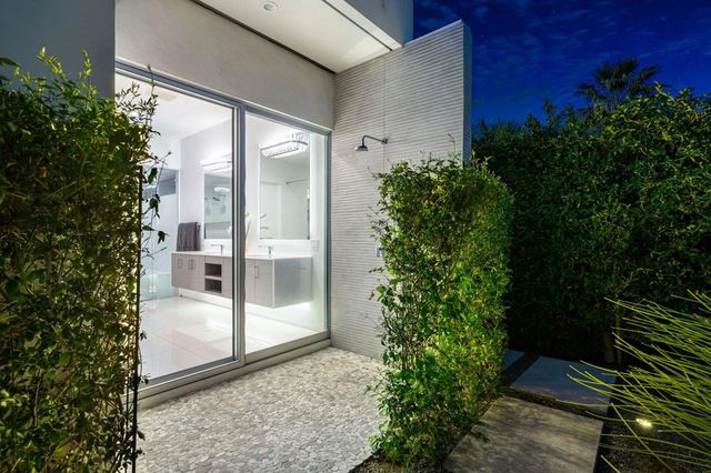 1940 S Barona Road, Palm Springs, CA 92264