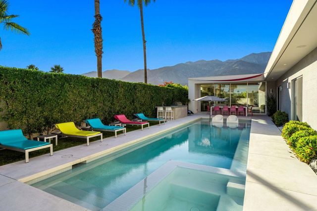 1940 S Barona Road, Palm Springs, CA 92264