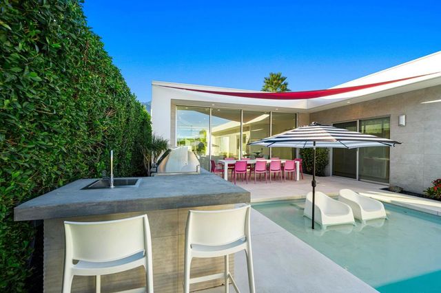 1940 S Barona Road, Palm Springs, CA 92264