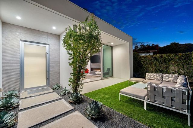 1940 S Barona Road, Palm Springs, CA 92264