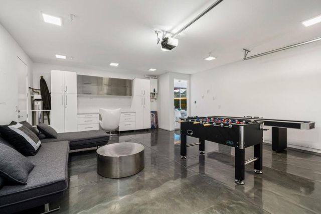 1940 S Barona Road, Palm Springs, CA 92264