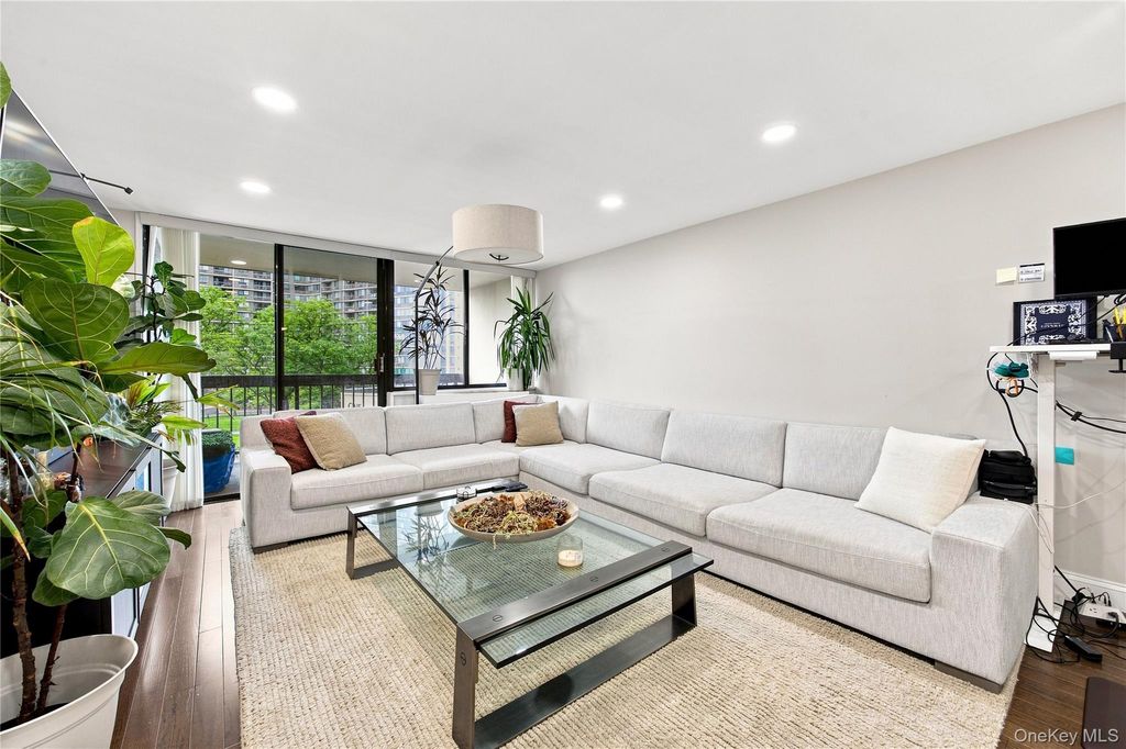 1 Bay Club Drive 3E, Bayside, NY 11360 — photo 2