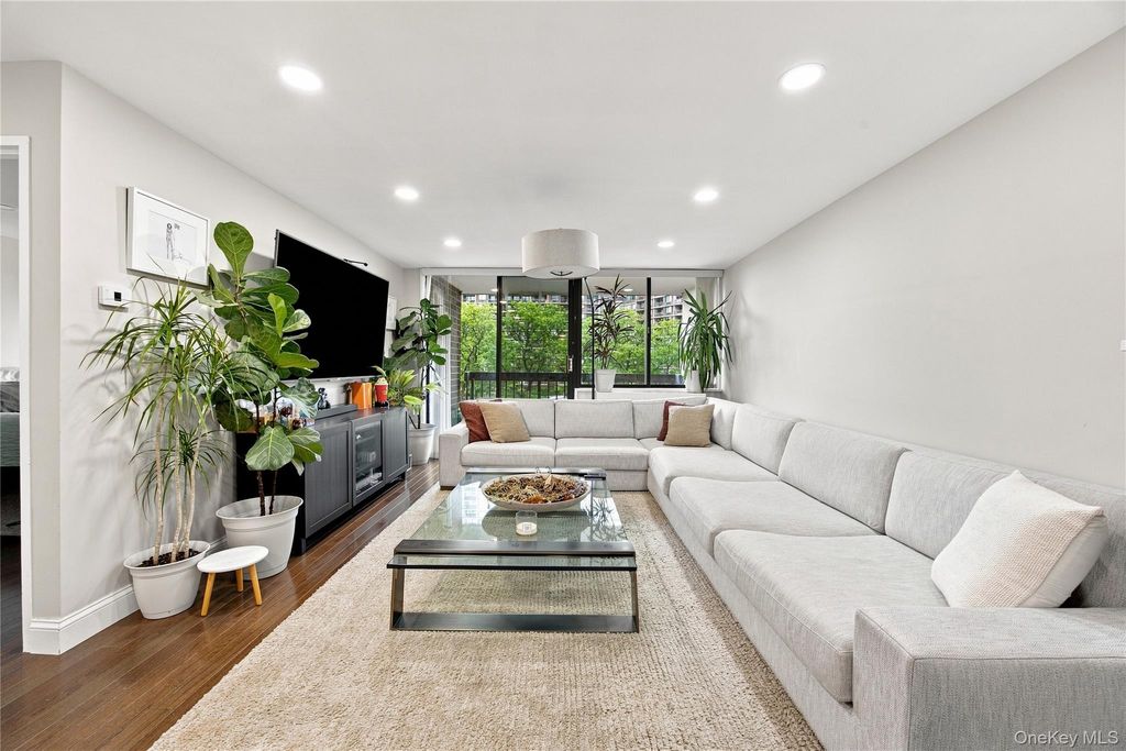 1 Bay Club Drive 3E, Bayside, NY 11360 — photo 3
