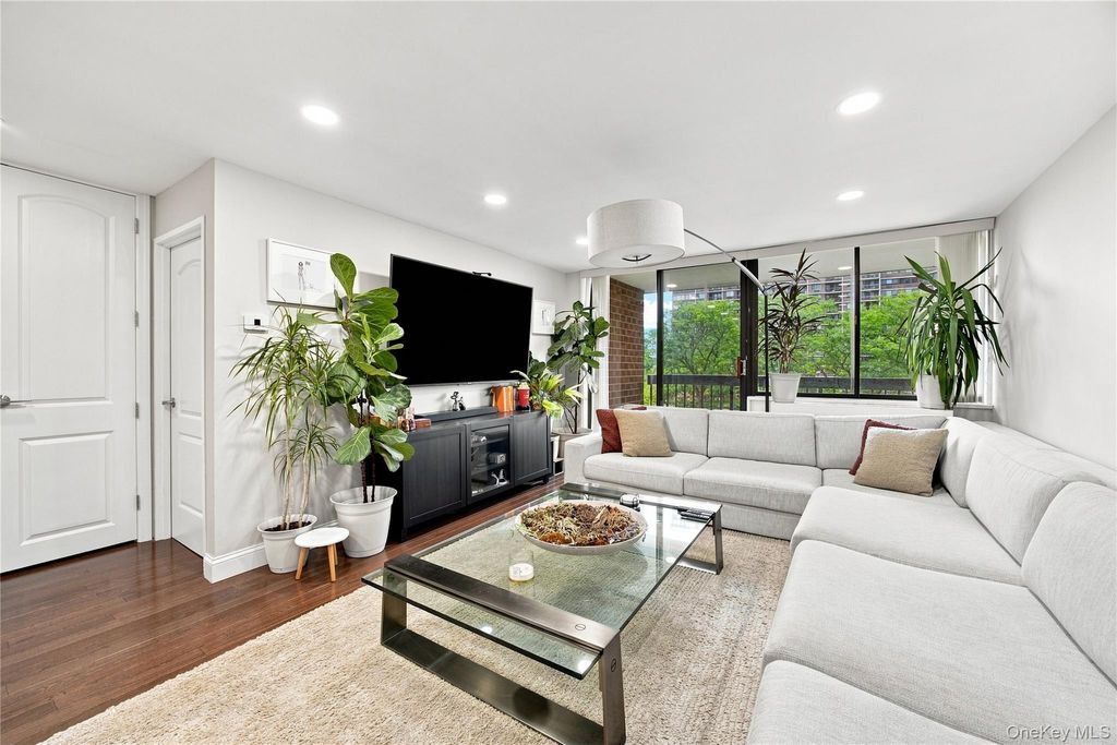 1 Bay Club Drive 3E, Bayside, NY 11360 — photo 4