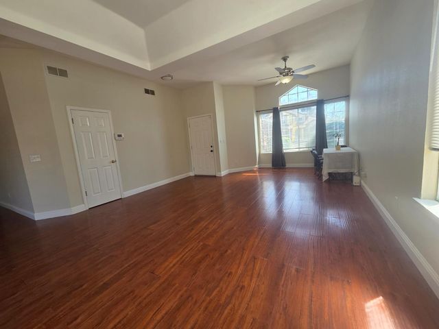 8212 Newbury Park Ct, Sacramento, CA 95828