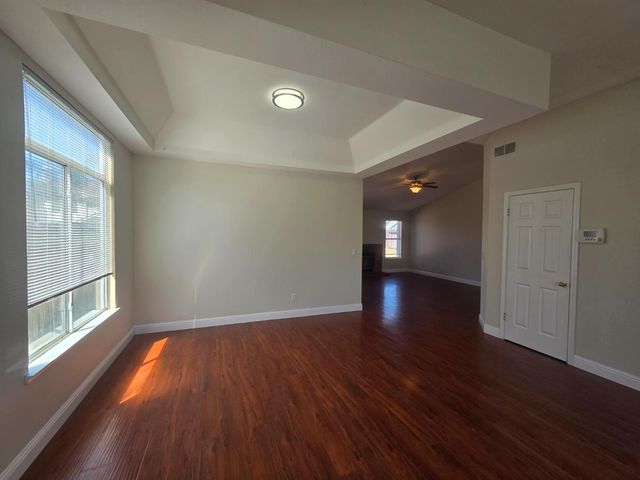 8212 Newbury Park Ct, Sacramento, CA 95828