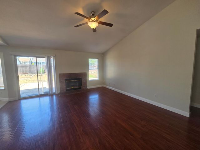 8212 Newbury Park Ct, Sacramento, CA 95828