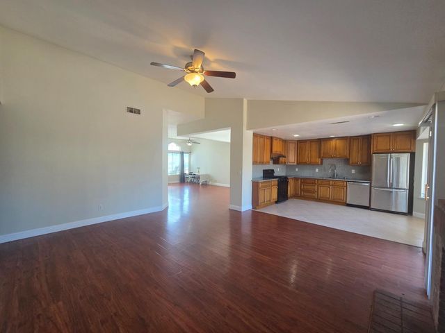 8212 Newbury Park Ct, Sacramento, CA 95828