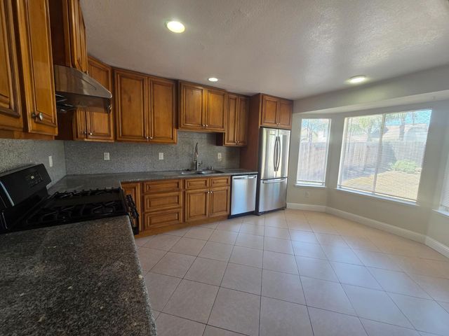 8212 Newbury Park Ct, Sacramento, CA 95828