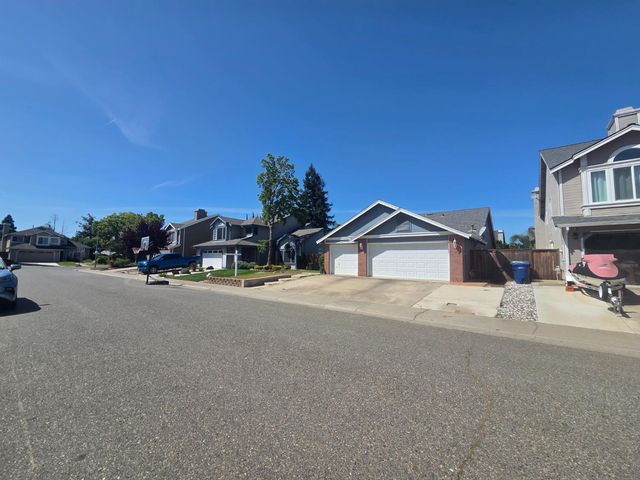 8212 Newbury Park Ct, Sacramento, CA 95828