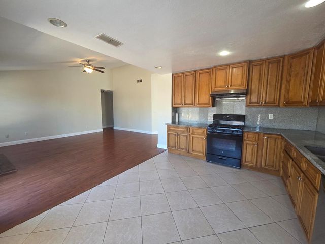 8212 Newbury Park Ct, Sacramento, CA 95828