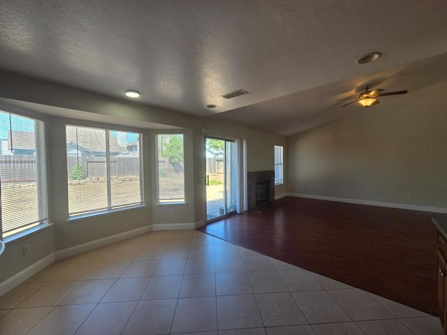 8212 Newbury Park Ct, Sacramento, CA 95828