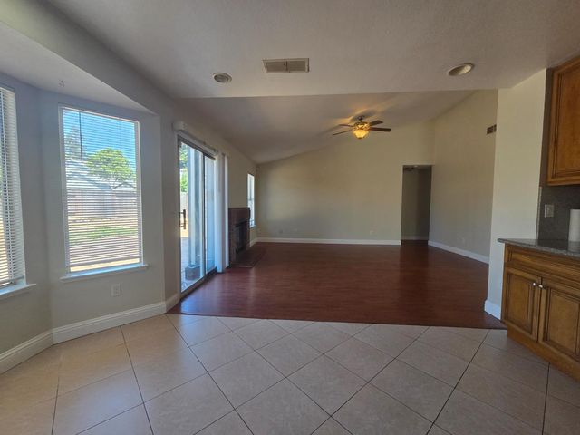 8212 Newbury Park Ct, Sacramento, CA 95828